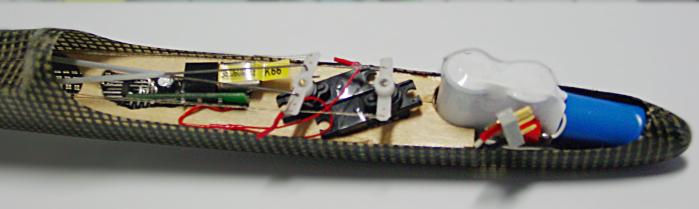 Highlight Competition" -L "Der Ausbau mit zwei Rudermaschinen und den gekreuzten Quer-ruder Anlenkungen.